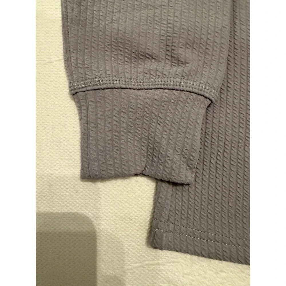 Men's  Gray Small crewneck long sleeve‎ Pullover textured Top Activewear